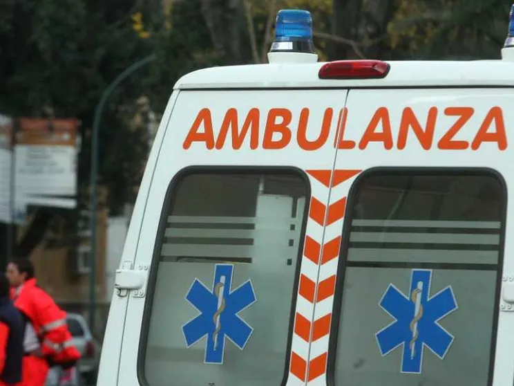 Una bambina di un anno muore di caldo in auto