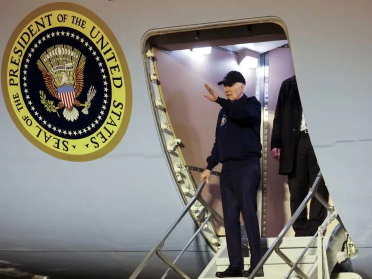 Covid, rivolta dem: Biden sotto assedio. I media: lascerà nel weekend