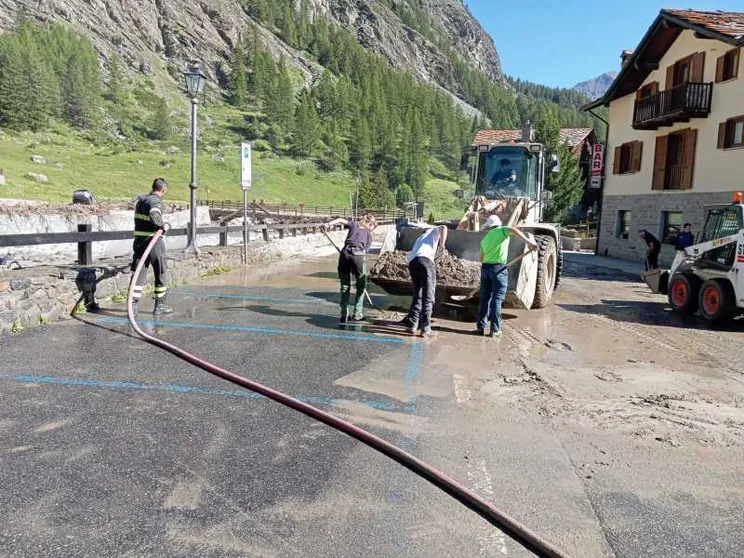Riapre la strada: Cogne riparte dopo il disastro dell'alluvione