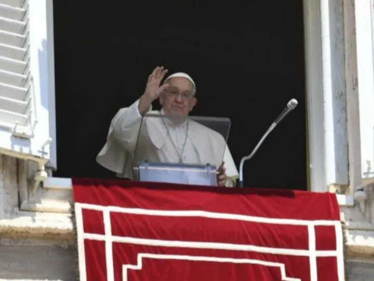 Il Papa: non lasciamo da soli gli anziani
