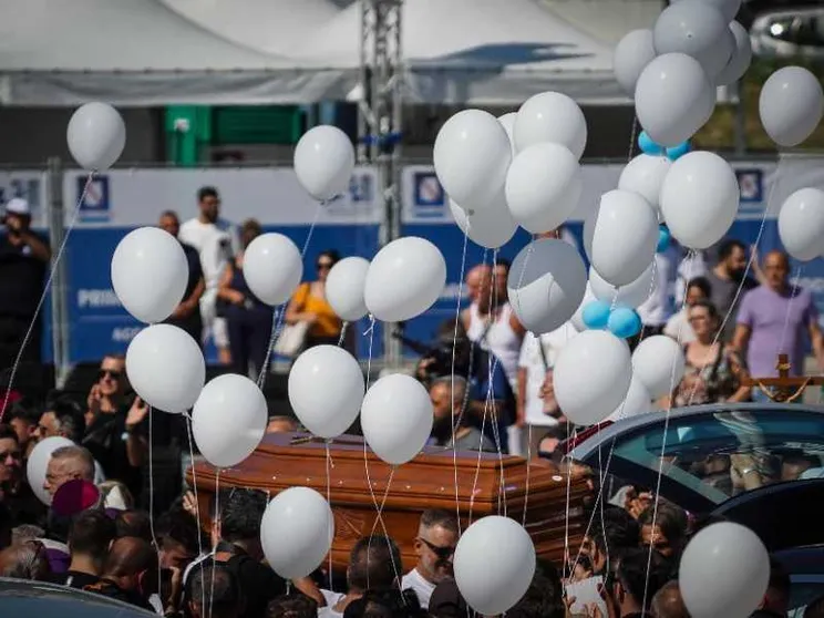 Scampia piange i suoi figli. «Lo Spirito soffi sulle vele»
