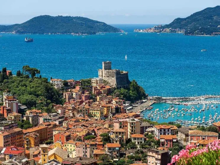 Oltre i lacci dell’indifferenza: a Lerici le "Onde sonore" con Zuppi
