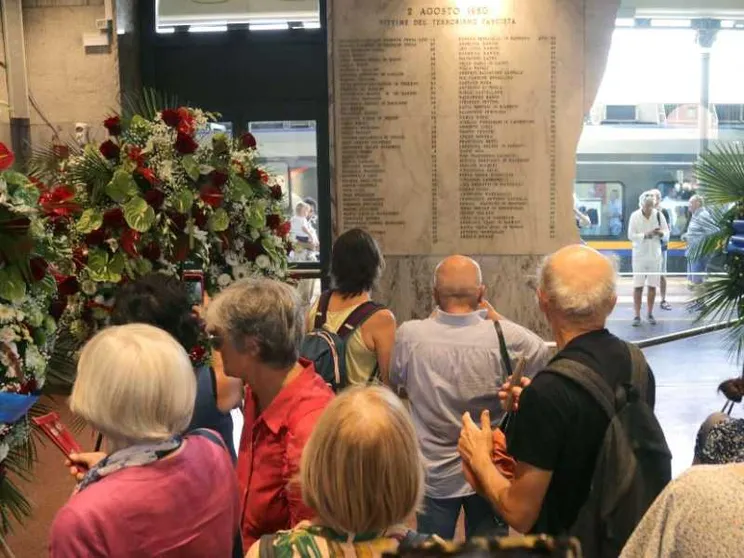 Zuppi alla Messa in memoria delle vittime: «Cercare la giustizia, sempre»