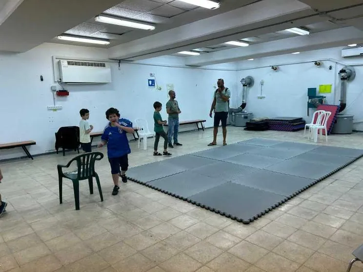 L'attesa dell'attacco dall'Iran: gli israeliani preparano i rifugi