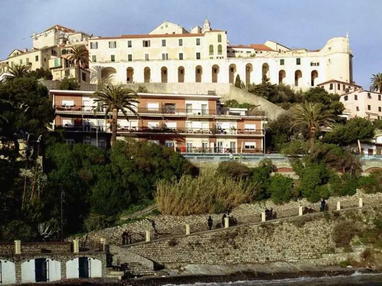 Fra cielo e mare, il Monastero di Santa Chiara a Imperia
