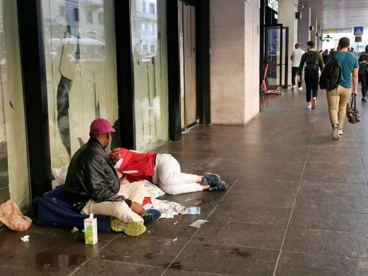 Chiudere la stazione Termini coi cancelli risolverà il dramma dei senza dimora?