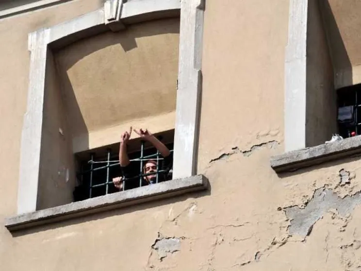Suicidi, rivolte e 24 bimbi dietro le sbarre: c'è un fine pena mai