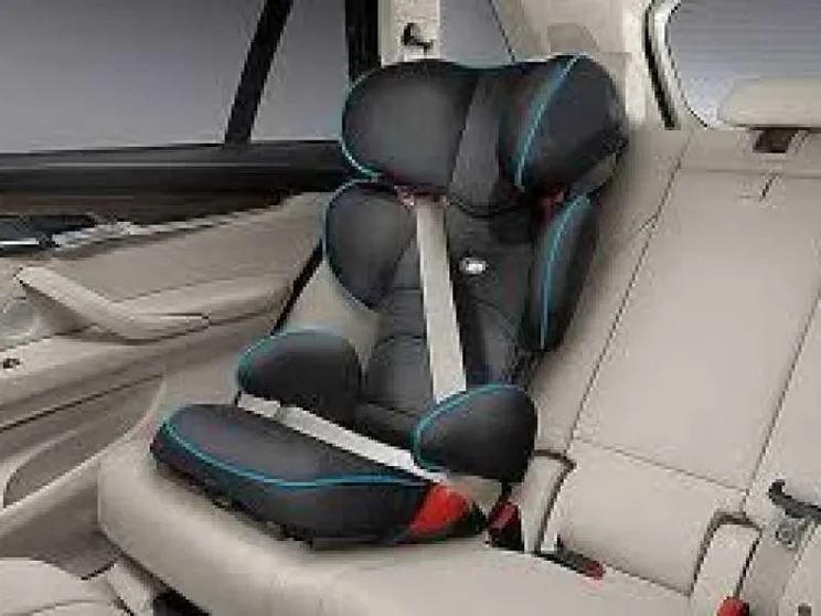Bambini e seggiolini in automobile, ecco le nuove norme