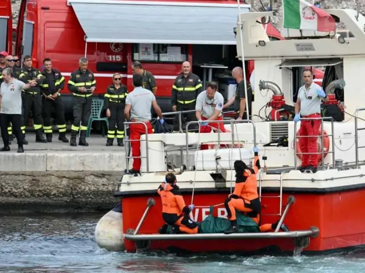 Lo yacht affondato: le vittime recuperate e quei 15 minuti fatali