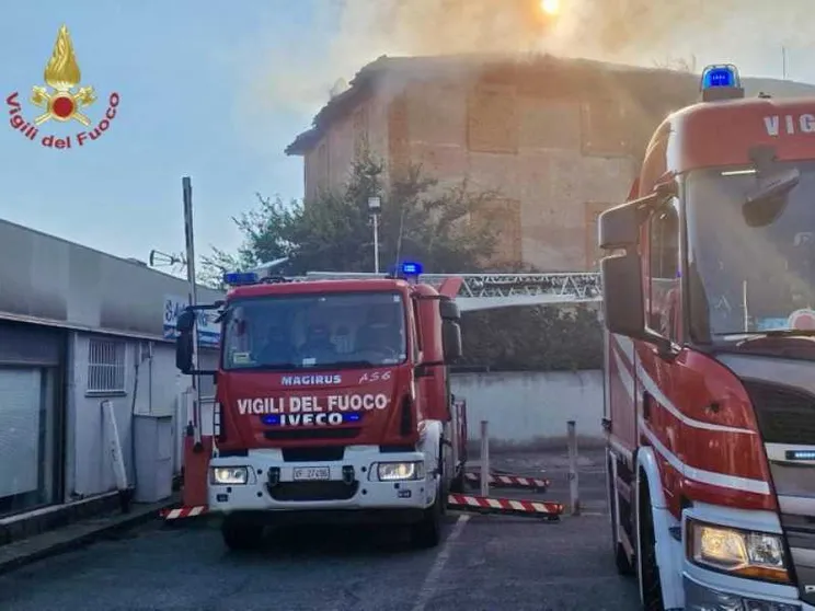 I quattro soccorritori ancora in pericolo di vita