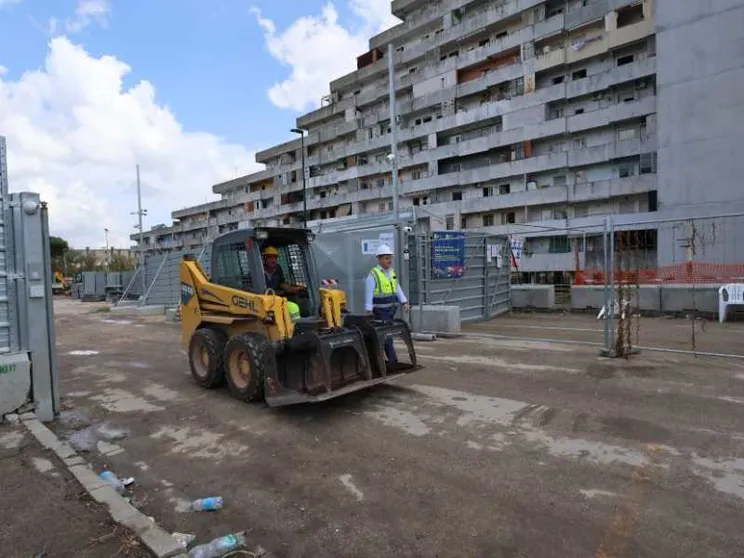 Fra i dimenticati di Scampia: senza casa a un mese dal crollo