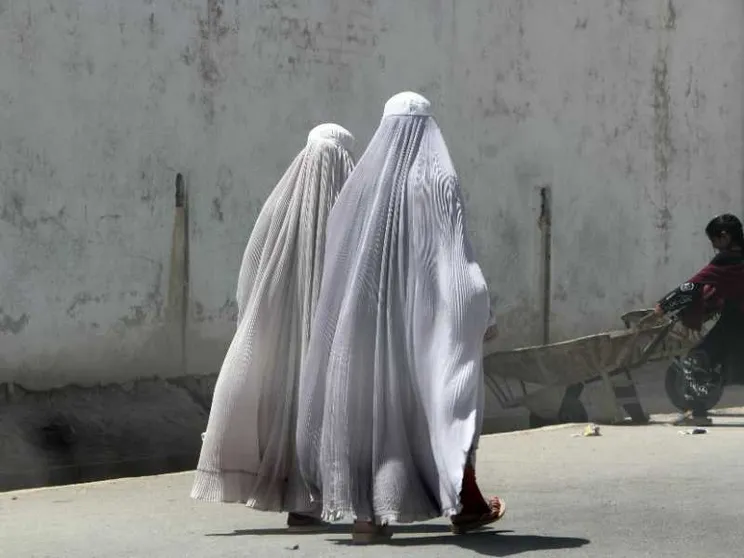 Vietato parlare e cantare: l'ultimo diktat dei taleban contro le donne