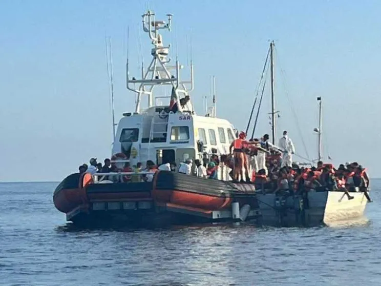 Mediterranea soccorre 67 migranti. Con la benedizione del Papa