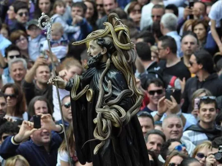Ma il culto popolare dei santi è davvero una reliquia pagana?