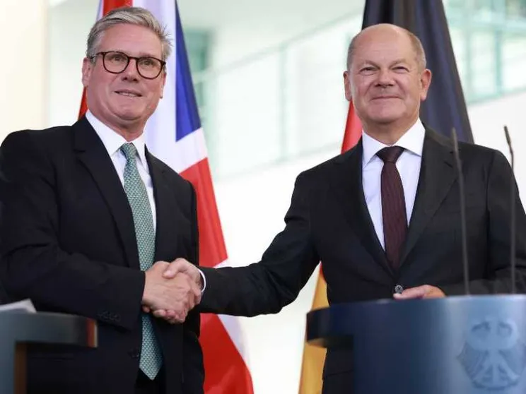 Starmer in Germania inventa la “Brexit a pezzi”