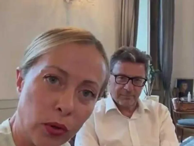 Polverone assegno unico. Meloni e Giorgetti: non lo aboliamo