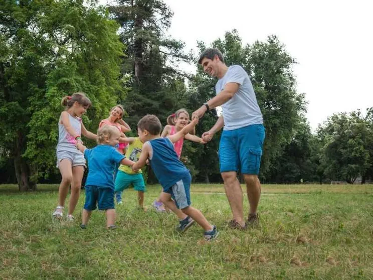 Sono poche e più povere, ma felici. Il segreto delle famiglie numerose d’Italia