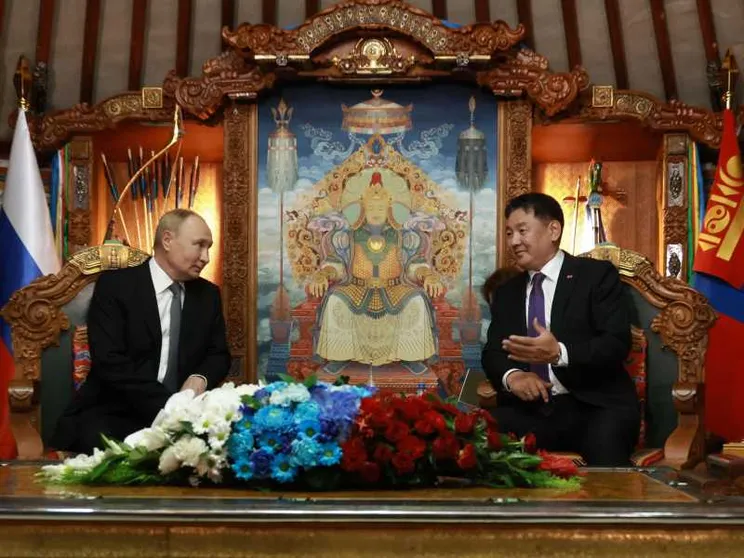 Putin in Mongolia lancia una sfida alla Corte dell'Aja