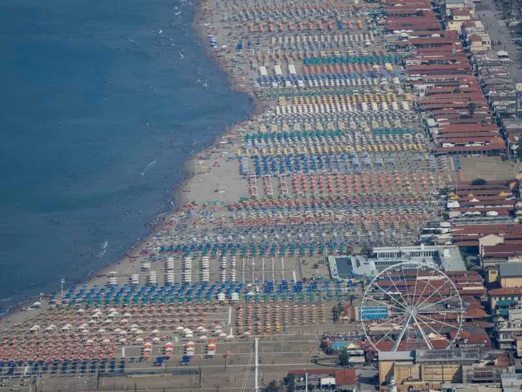 Aumentano i crimini nei mari: una violazione ogni 119 metri di costa