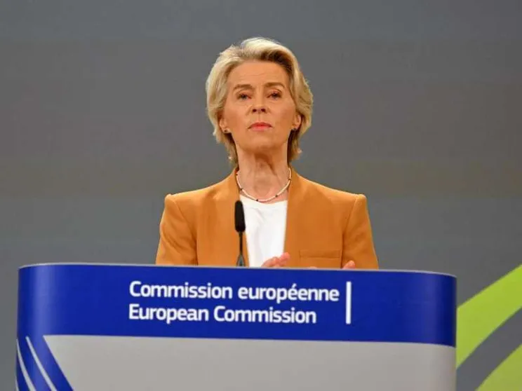 Commissione Ue, salgono le donne. Von der Leyen: «Determinata sulla parità»