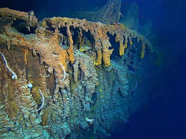 Il Titanic si consuma: sprofonda la ringhiera di Jack e Rose