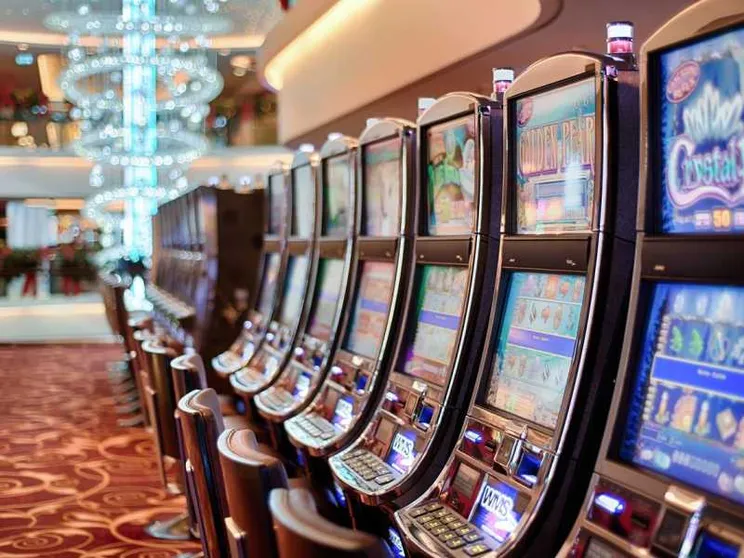 Finti pagamenti con il pos per giocare alle slot: quattro denunce