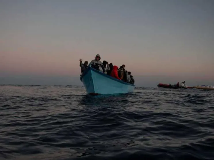 Mediterraneo, alla deriva due barconi