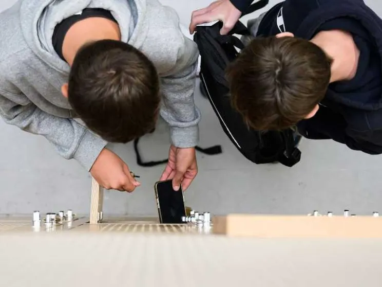 Smartphone e social vietati agli adolescenti: il nostro sì, il nostro no