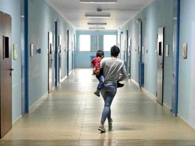 Niente più rinvio di pena per le donne in gravidanza o con figli piccoli