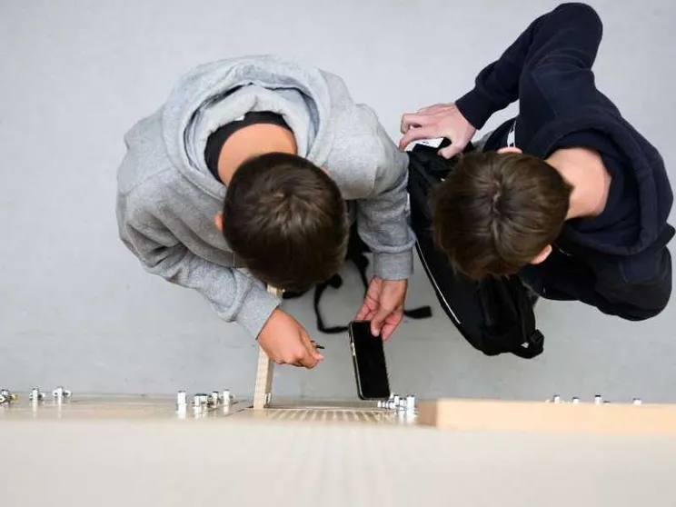 Proibire sposta solo il problema