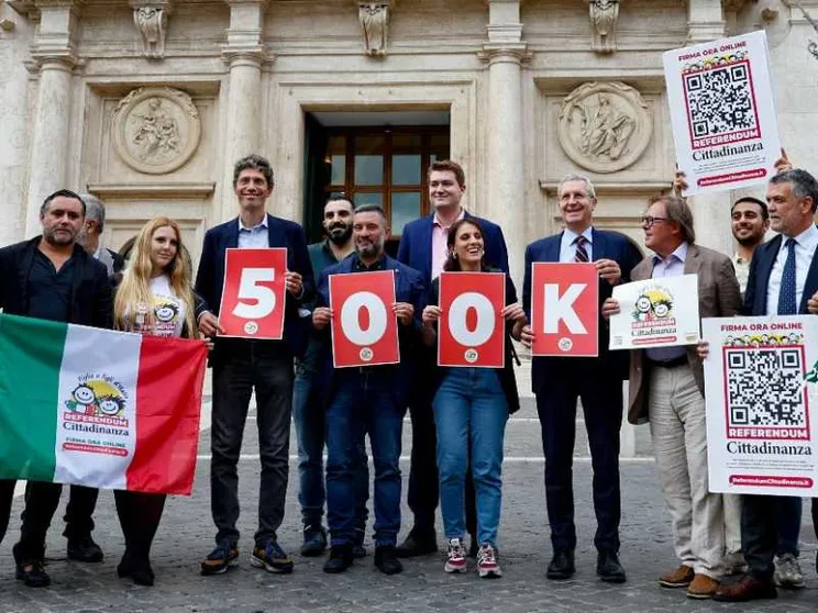 Cittadinanza, raggiunte le 500 mila firme. Meloni: Italia ha ottima legge