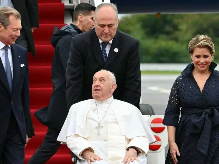 Il Papa in Lussemburgo: la ricchezza è responsabilità. Basta inutili stragi