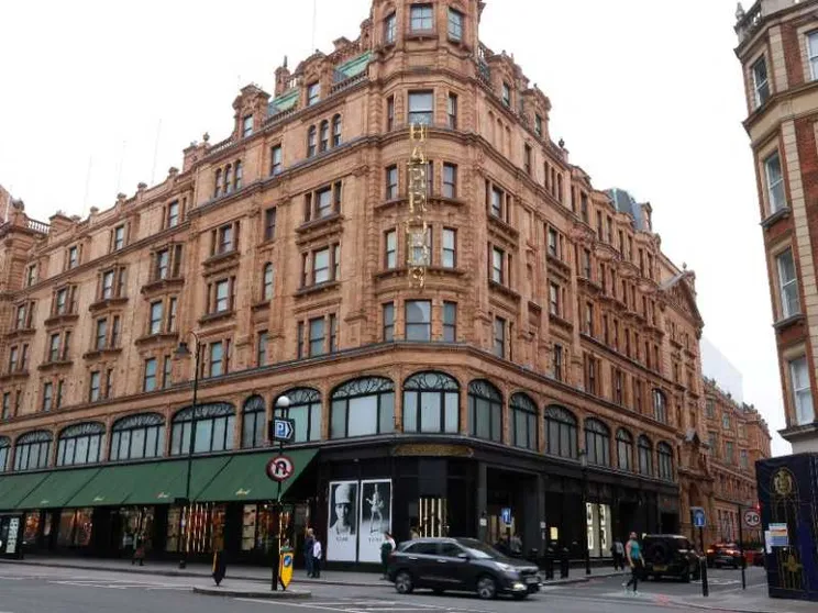 «Un predatore a Harrods»: le accuse ad Al-Fayed. La polizia: denunciate