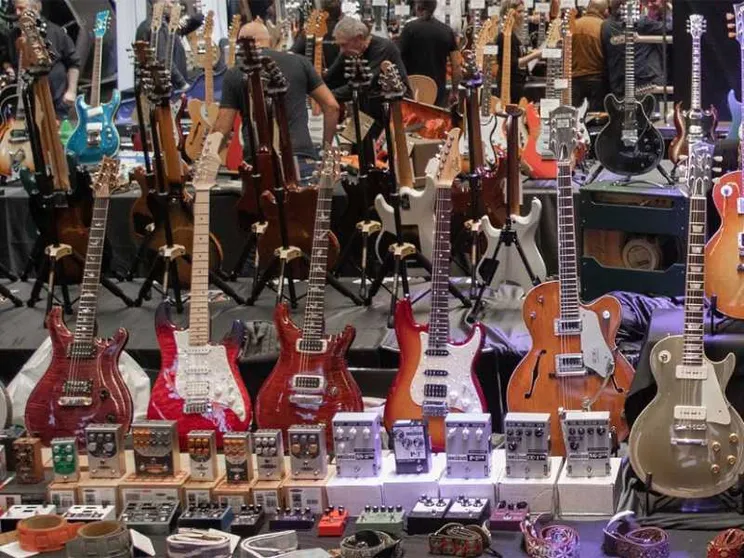 Il violino di Cremona suona con i miti del rock