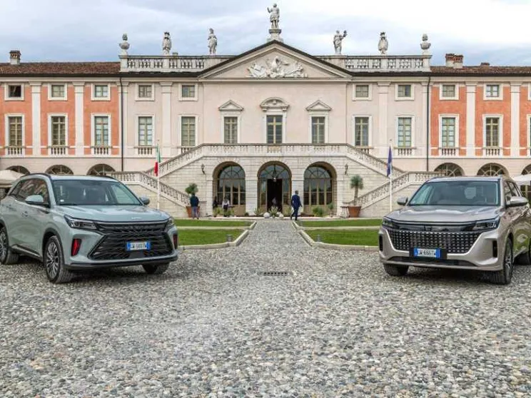 Altri due Suv cinesi in arrivo: quanto costano e come vanno le DFSK E5 e Glory