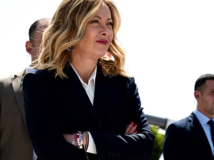 Meloni sente il premier libanese e preme su Israele: «Cessate il fuoco»