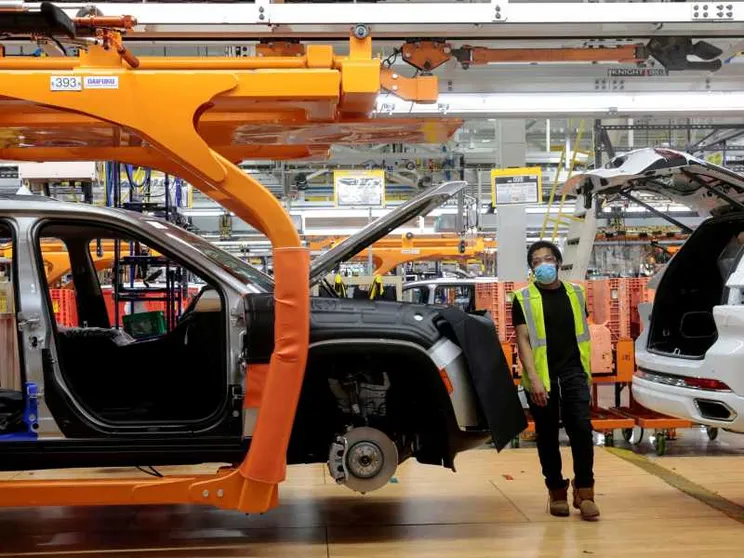 Stellantis: «L’auto elettrica non vende». Allungato lo stop alla 500e a Mirafiori