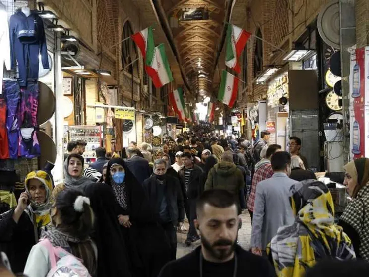 Teheran aspetta i raid sul petrolio. I giovani: «No al regime e no a Netanyahu»