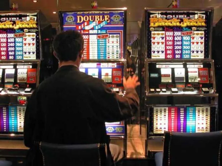 Azzardo: nel 2024 le slot sfileranno agli italiani 160 miliardi di euro