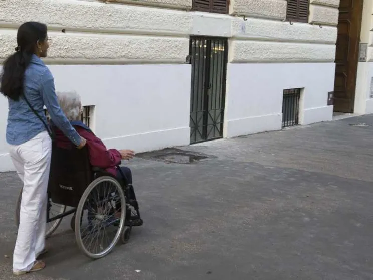 Anche colf e badanti hanno famiglia: molte lasciano per stare con i genitori