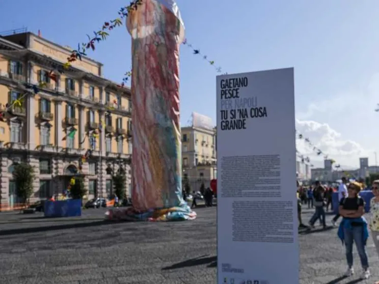 La gente non vuole quel “Pulcinella”. Possiamo vivere liberi dall’eccesso
