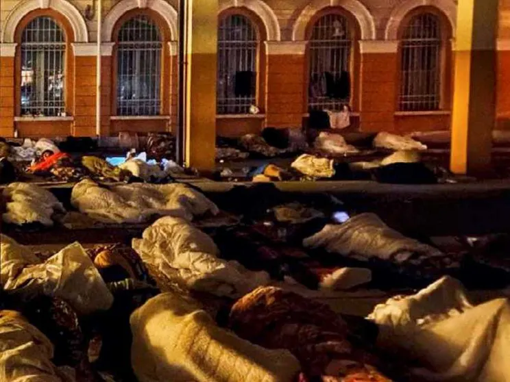 Per i migranti c'è solo la strada
