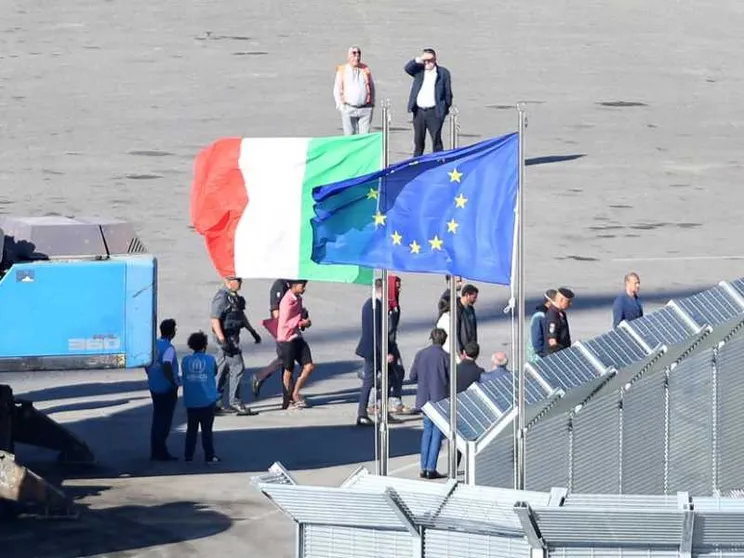 Il tribunale non convalida il trattenimento dei migranti. Torneranno in Italia