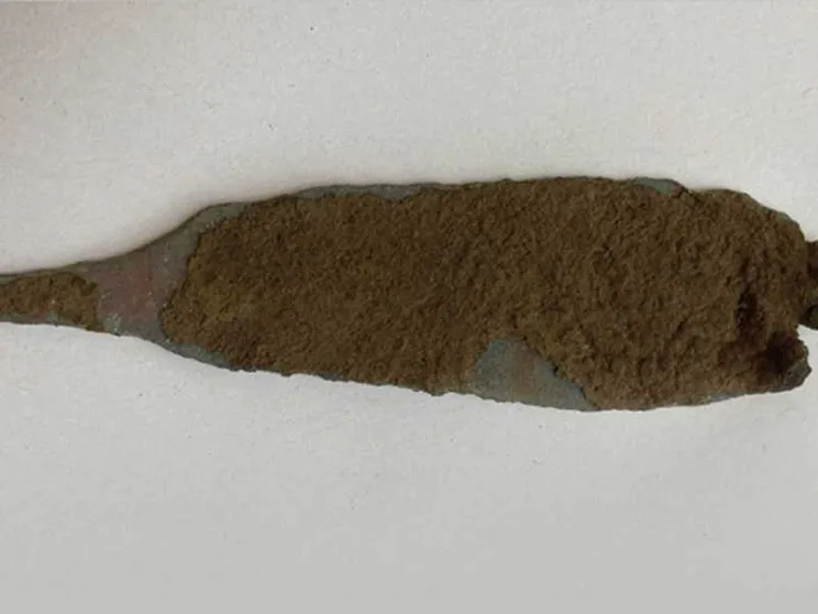 Ritrovato un pugnale di 4.000 anni fa in una grotta sul Carso triestino