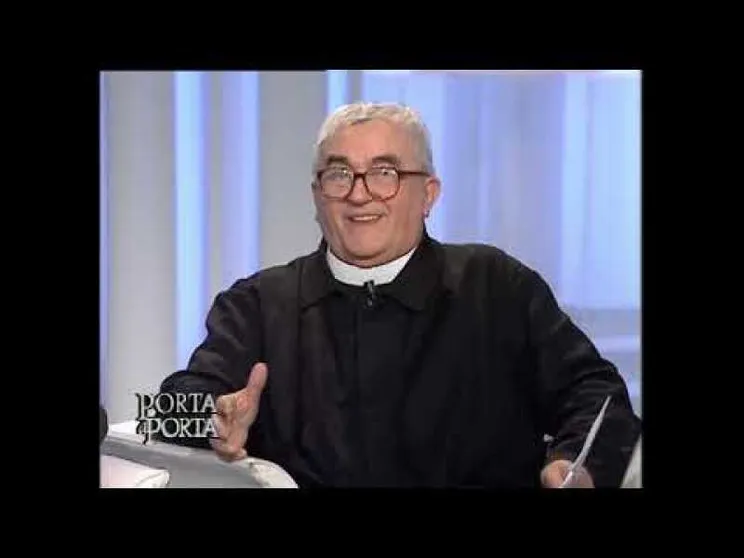 Le avventure di don Benzi tra gli ultimi: ecco la storia del «pazzo di Dio»