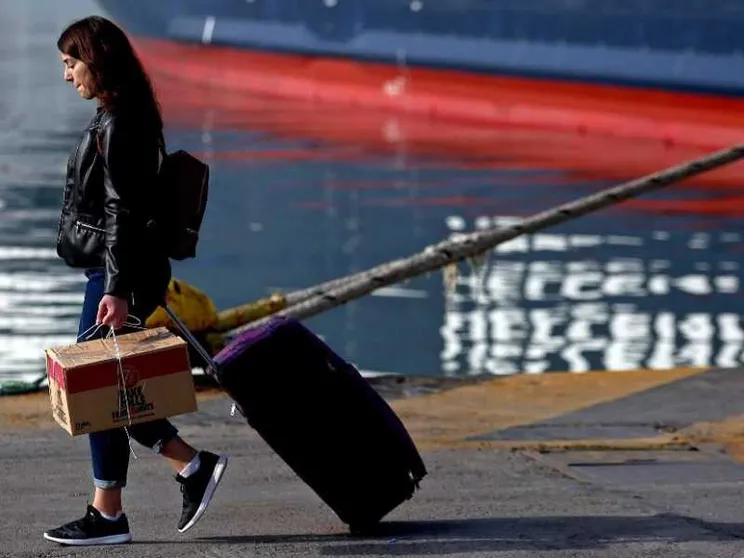 Sempre più giovani emigrano all'estero: ecco l'unica Italia che cresce