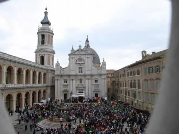 I migranti stranieri pellegrini alla Santa Casa: camminiamo insieme verso Dio