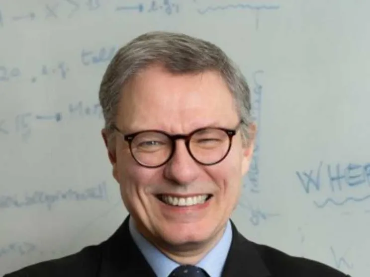 Floridi: «In attesa della marea salviamo l'analogico»