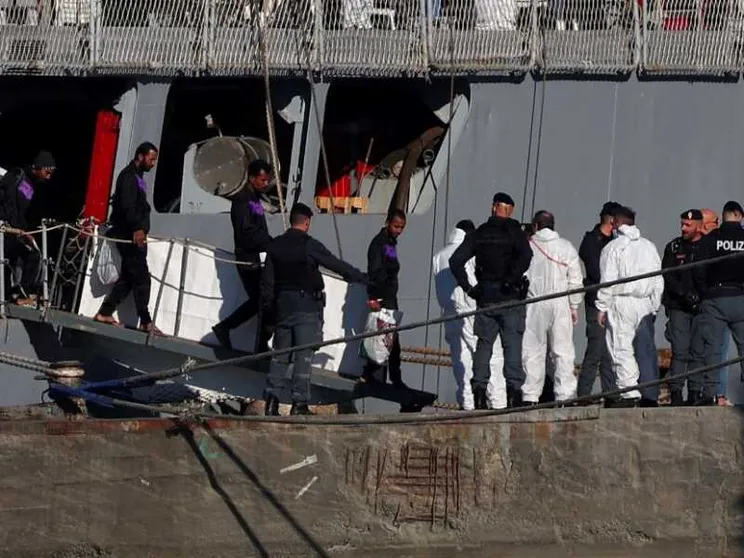 I giudici si rivolgono alla Corte Ue: 7 migranti dall'Albania a Brindisi