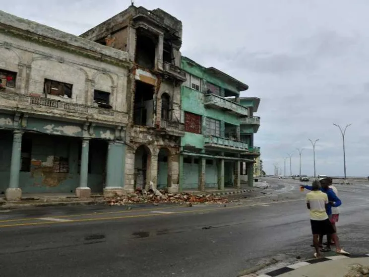 Cuba affonda tra la crisi economica e i disastri naturali. E Trump fa paura